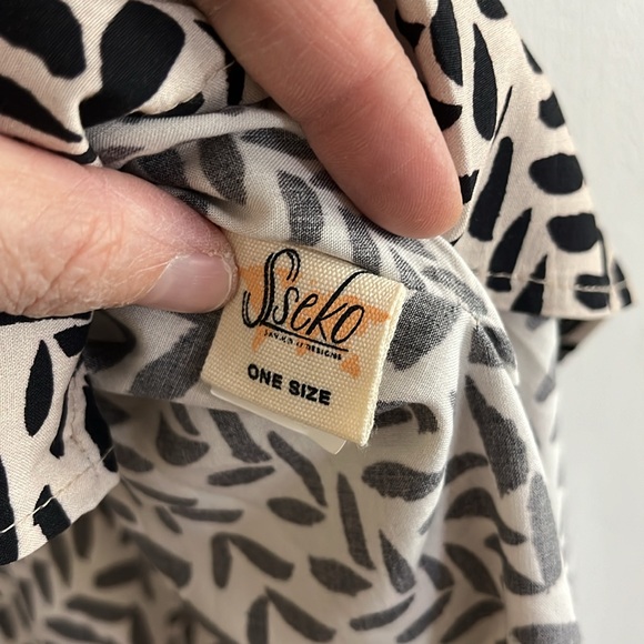 Sseko multi-way shawl - Picture 2 of 3